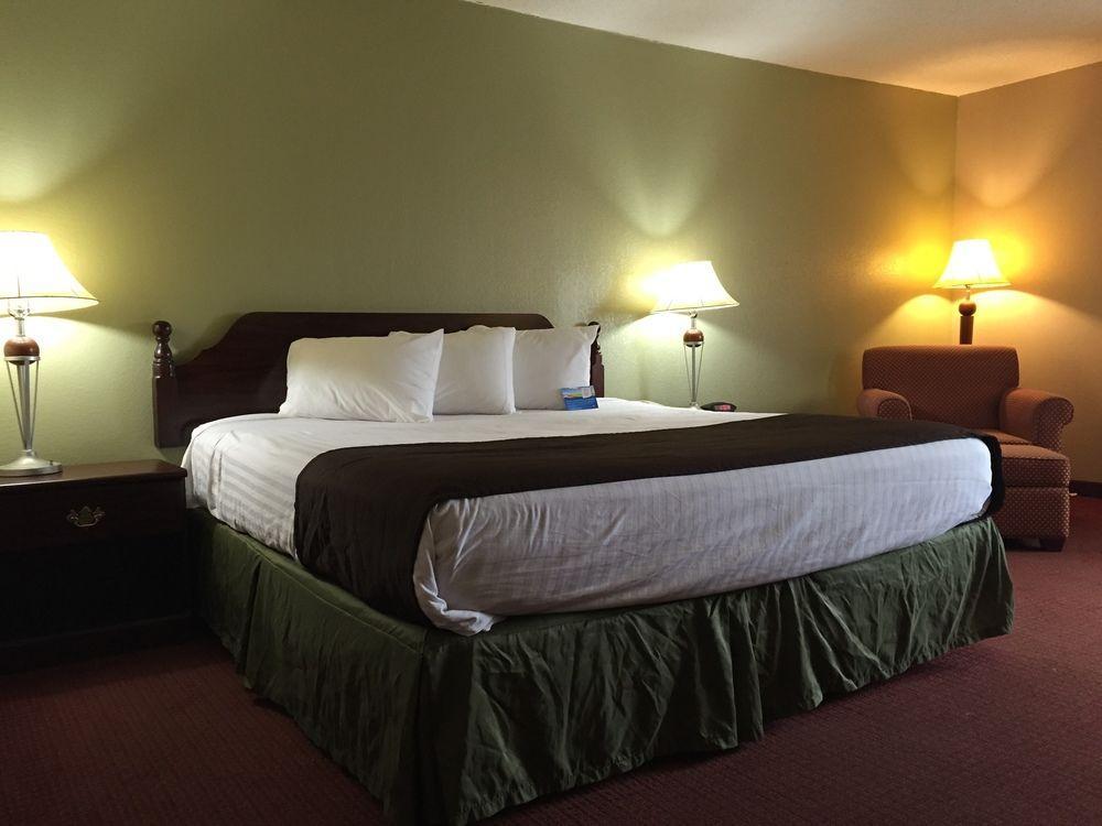 Baymont By Wyndham Kokomo Extérieur photo