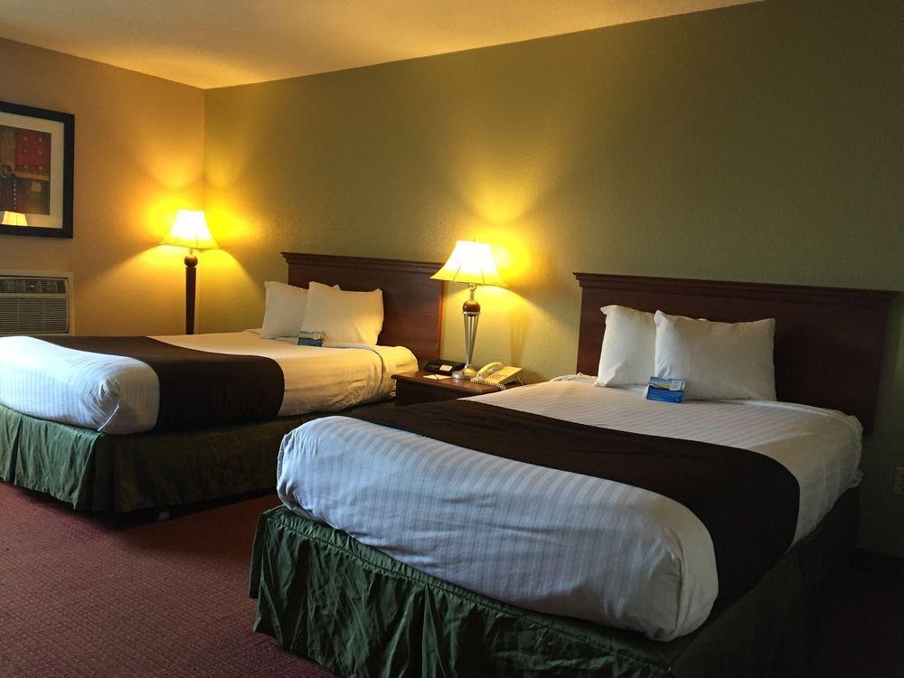 Baymont By Wyndham Kokomo Extérieur photo