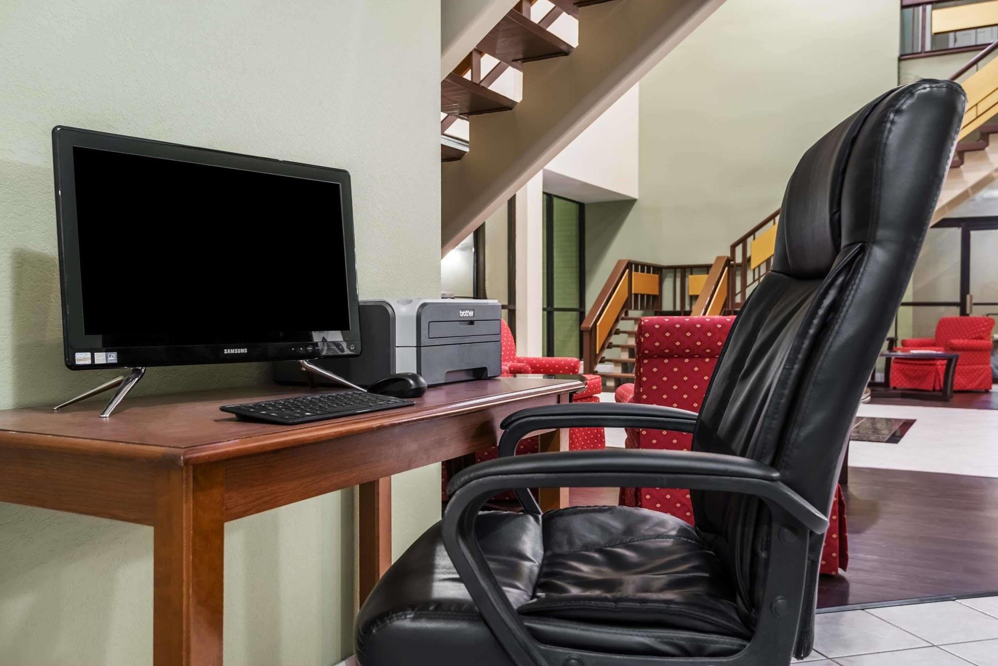 Baymont By Wyndham Kokomo Extérieur photo